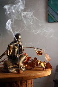 buddha-statue-incense-smoke-meditation-silence